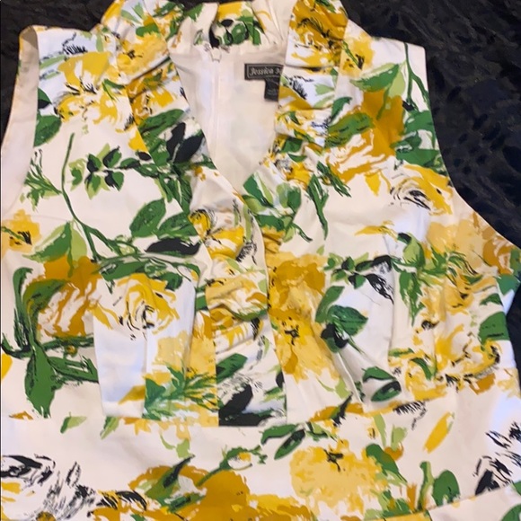 Sleeveless yellow and green dress - Picture 2 of 9